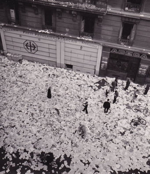 DOISNEAU (Robert). | Tracts du PPF dispersés sur la chaussée devant le siège du Parti Populaire Français, rue des Pyramides. Photographie originale en tirage d'époque.