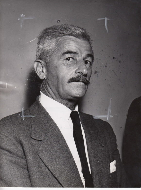 FAULKNER (William). | Portrait photographique par P.A. Constantin (vers 1950).